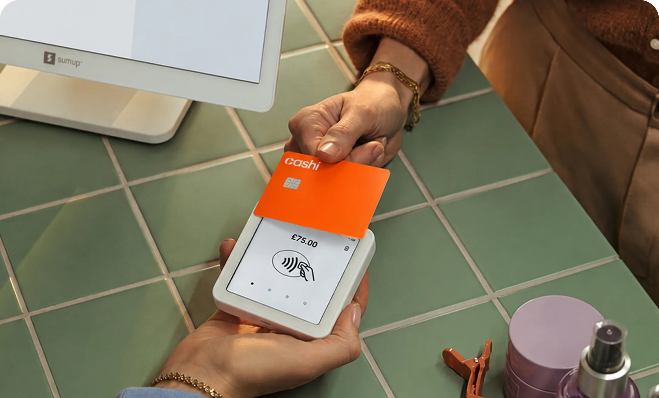 Tapping a Cashi card on a contactless payment terminal